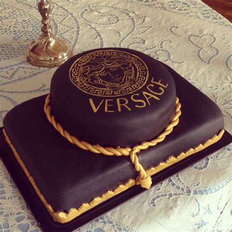 Versace Birthday – Maddies Cakes